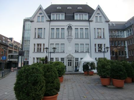 Neuss : Michaelstraße, Restaurant Weisses Haus